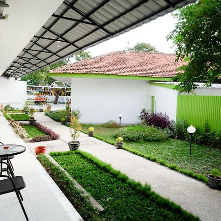 Reddoorz Near Mataram University Экстерьер фото