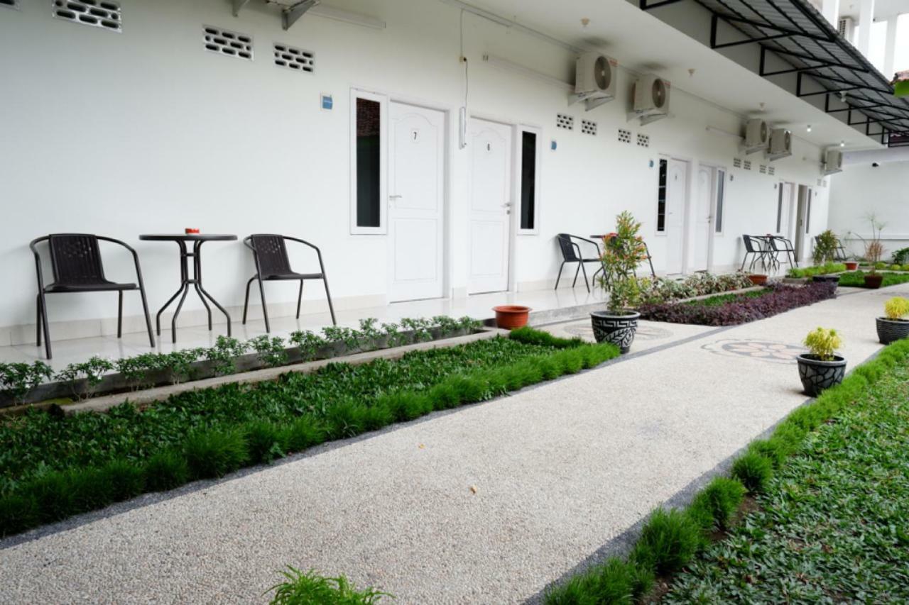 Reddoorz Near Mataram University Экстерьер фото