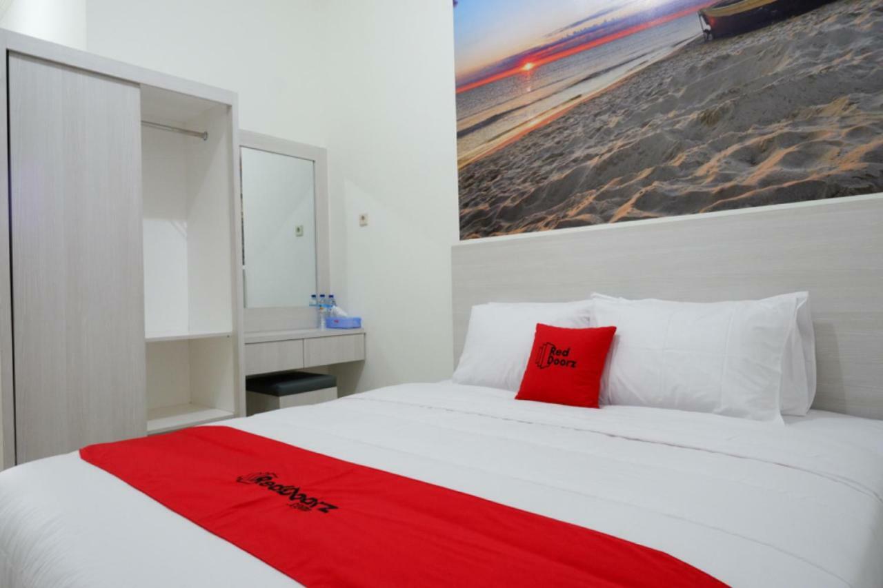 Reddoorz Near Mataram University Экстерьер фото