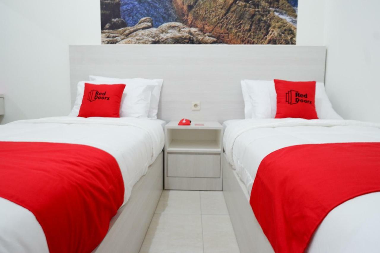 Reddoorz Near Mataram University Экстерьер фото
