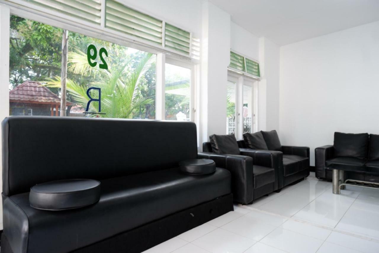 Reddoorz Near Mataram University Экстерьер фото
