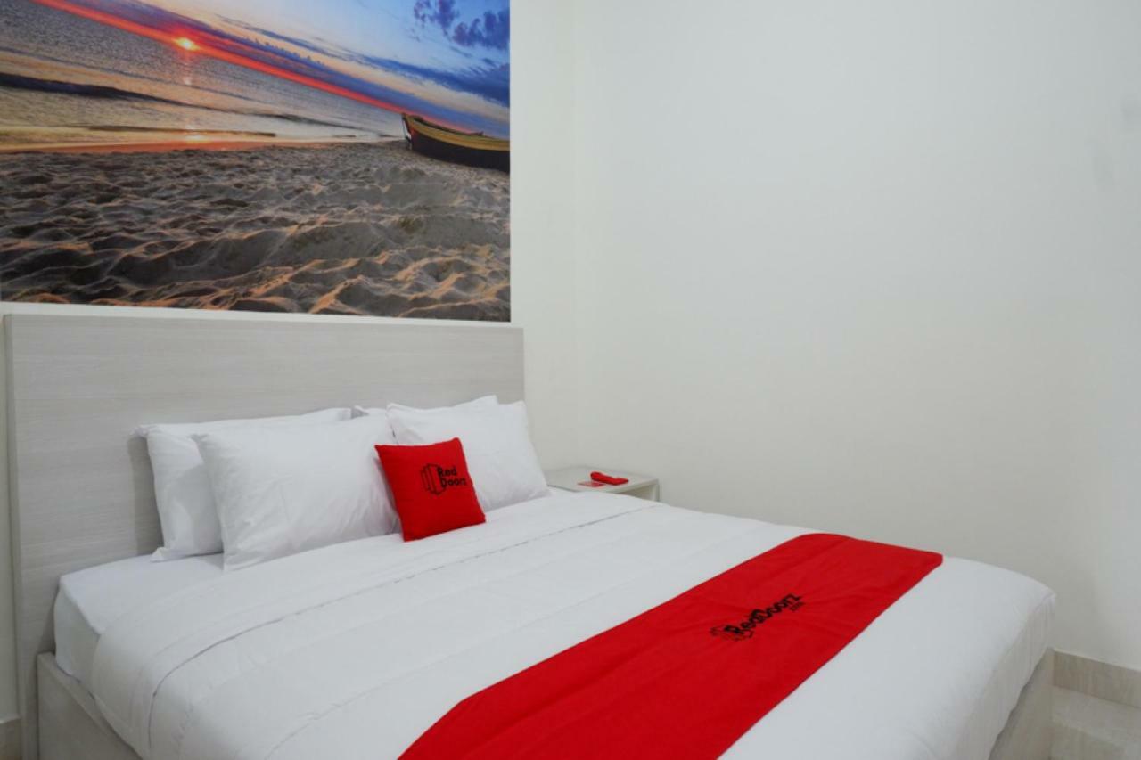 Reddoorz Near Mataram University Экстерьер фото